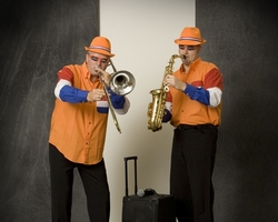 Straatmuzikanten Oranjefans (duo) - TopActs.nl - 250-200