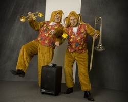 Straatmuzikanten Paashazen (duo) -TopActs.nl - 250-200