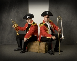 Straatmuzikanten Piraten (duo) -TopActs.nl - 250-200