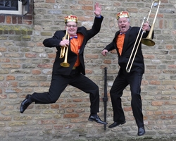 Straatmuzikanten Royals (duo) - TopActs.nl - 250-200